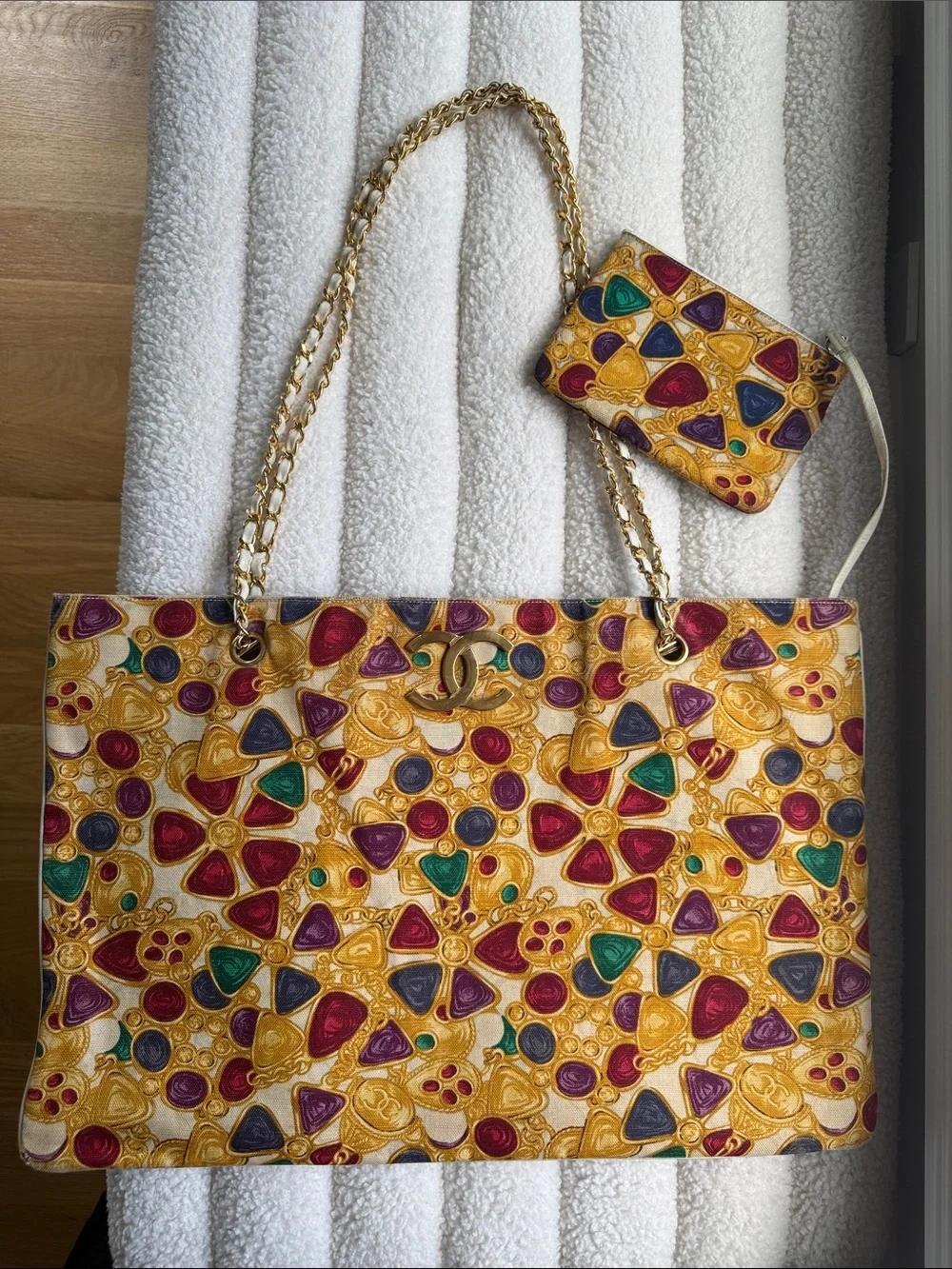 CHANEL Gripoix Jewel-Print Gold-Chain Tote